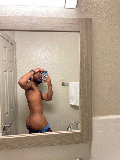 Naakte gelekte OnlyFans-foto van King Reed