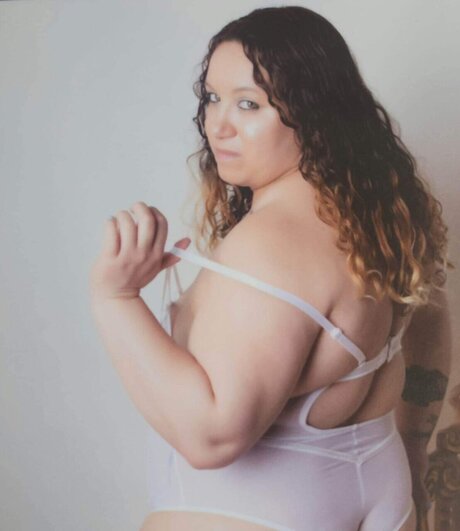 Naakte gelekte OnlyFans-foto van Kristi Shari