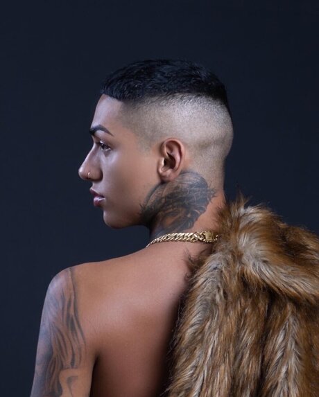 Naakte gelekte OnlyFans-foto van Jacob Dlatoya