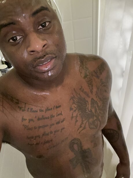Naakte gelekte OnlyFans-foto van Anthony