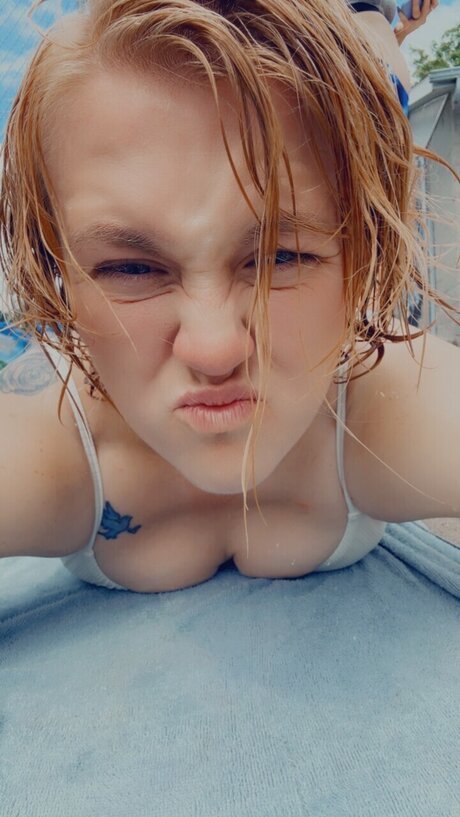 Naakte gelekte OnlyFans-foto van Angela Kamrowski