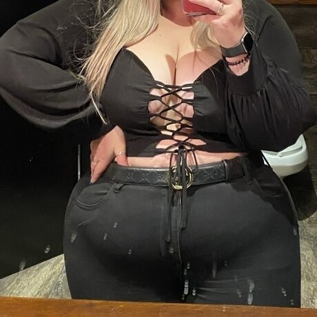 Naakte gelekte OnlyFans-foto van Starsea