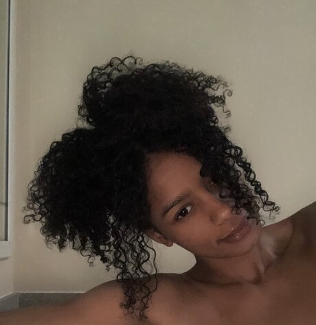 Naakte gelekte OnlyFans-foto van Stargirl