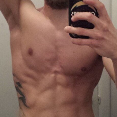 Naakte gelekte OnlyFans-foto van Johnny Charger