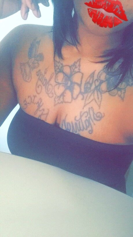 Naakte gelekte OnlyFans-foto van Moneeey