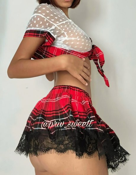 Naakte gelekte OnlyFans-foto van Sweet Wen
