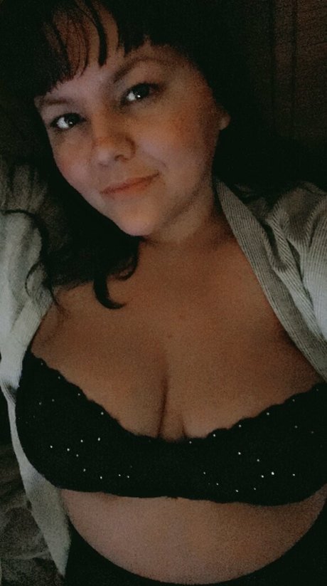 Naakte gelekte OnlyFans-foto van Lolalovegoodxo