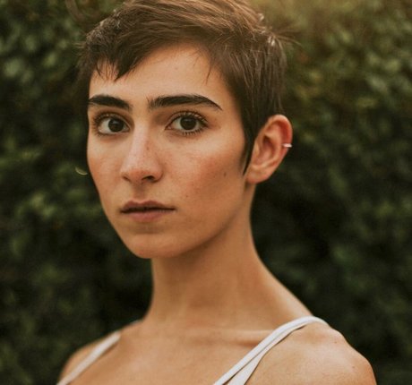 Naakte gelekte OnlyFans-foto van Izzi Rojas