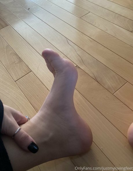 Naakte gelekte OnlyFans-foto van Justmylovingfeet