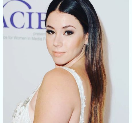 Jillian Rose Reed