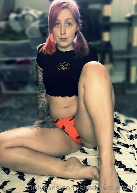 Naakte gelekte OnlyFans-foto van Shadowrawraah