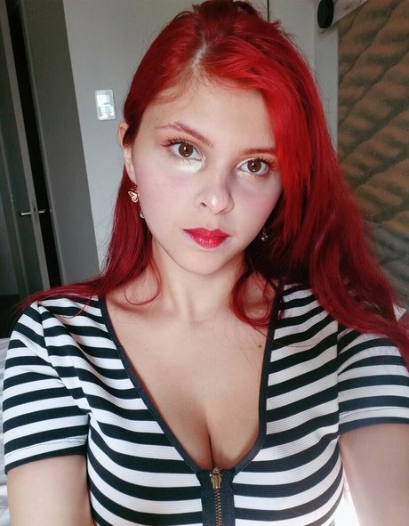 Naakte gelekte OnlyFans-foto van Juliachan