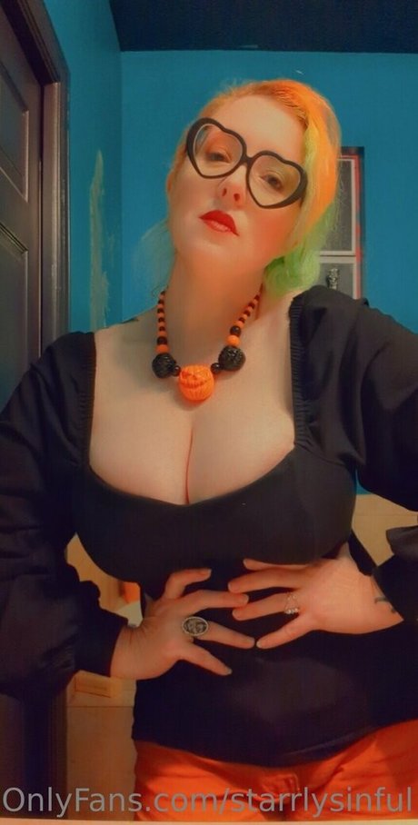 Naakte gelekte OnlyFans-foto van Starrlysinful