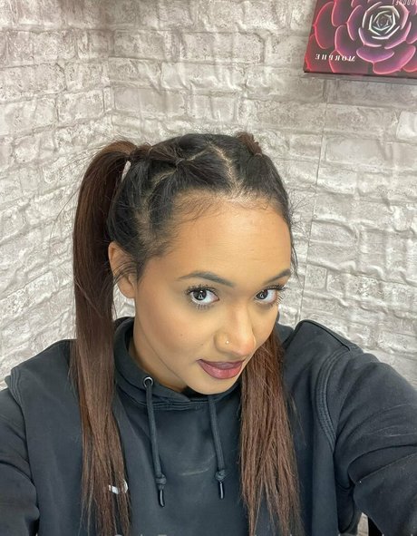 Naakte gelekte OnlyFans-foto van Makeupbymicol