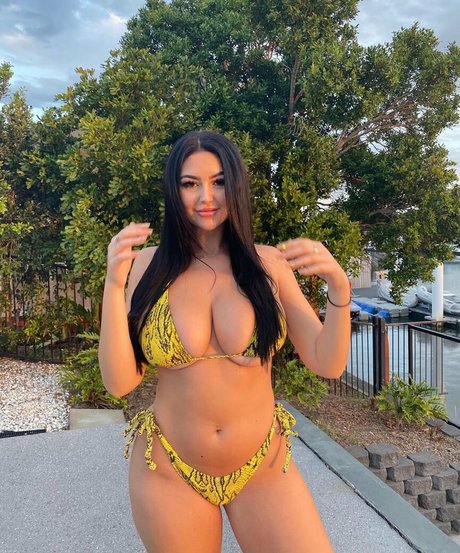 Naakte gelekte OnlyFans-foto van Anna Paul
