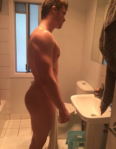 Naakte gelekte OnlyFans-foto van Jaydenrembacher