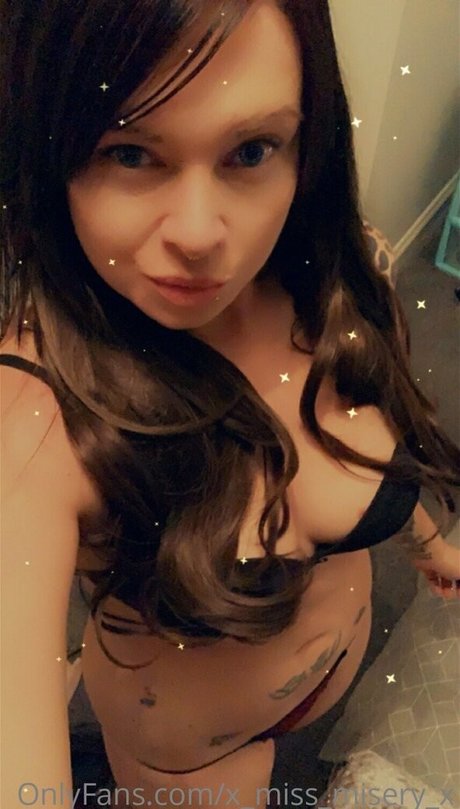 Naakte gelekte OnlyFans-foto van Xmissmiseryx