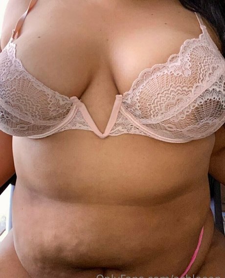 Naakte gelekte OnlyFans-foto van Ashleean