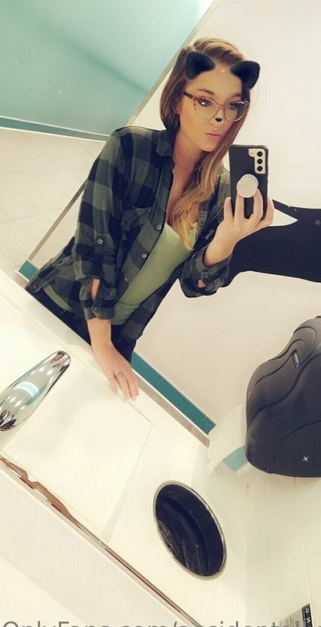 Naakte gelekte OnlyFans-foto van Accidentallydelicious