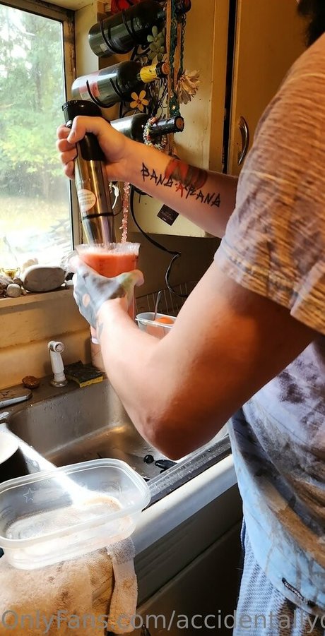Naakte gelekte OnlyFans-foto van Accidentallydelicious