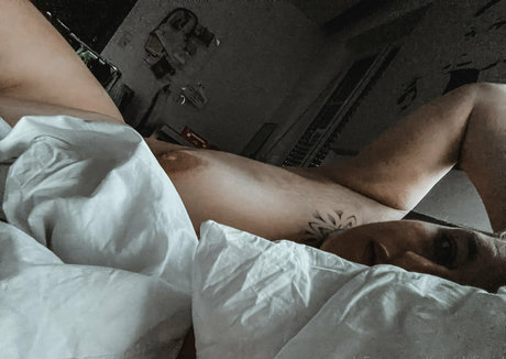 Naakte gelekte OnlyFans-foto van Fatgirlfitgirl