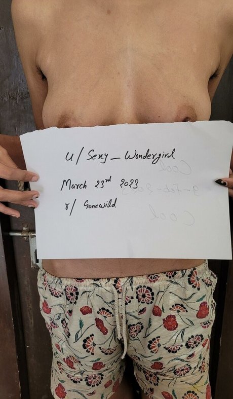 Naakte gelekte OnlyFans-foto van Sexywondergirl