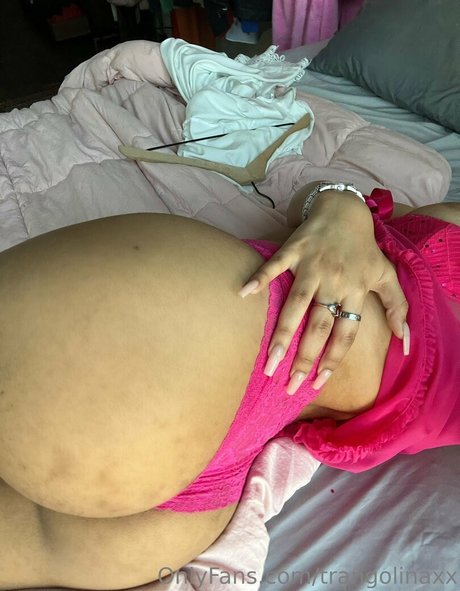 Naakte gelekte OnlyFans-foto van Trangolinaxx