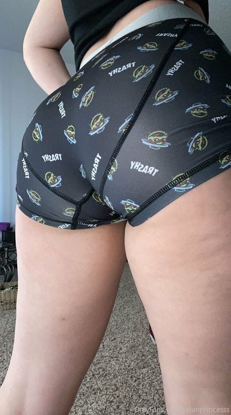 Naakte gelekte OnlyFans-foto van Sxtanprincesss