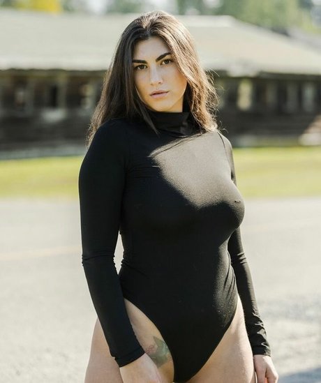 Naakte gelekte OnlyFans-foto van Angela Amethyst