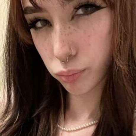 Naakte gelekte OnlyFans-foto van Smallgirlsylvia