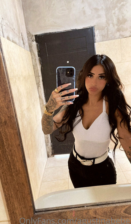 Naakte gelekte OnlyFans-foto van Agustinabebe