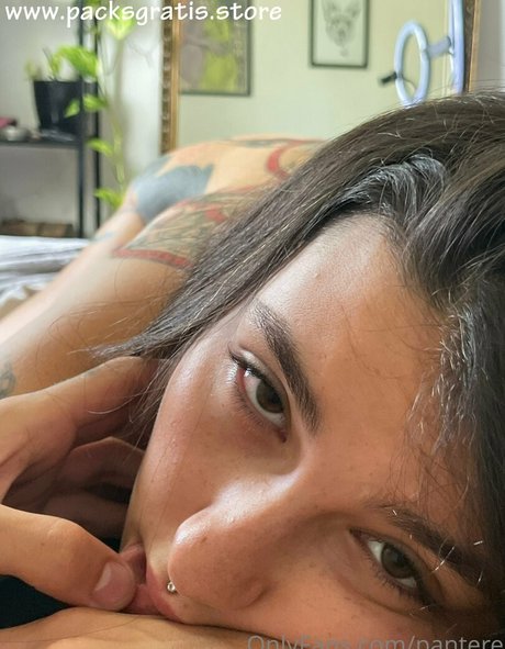 Naakte gelekte OnlyFans-foto van Pantere