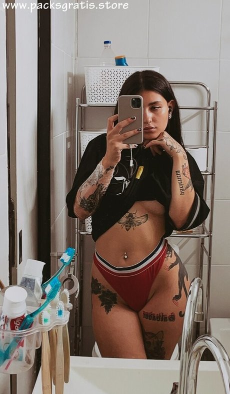 Naakte gelekte OnlyFans-foto van Pantere