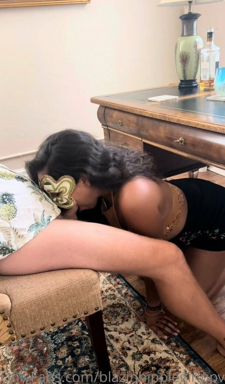 Naakte gelekte OnlyFans-foto van Anapeaceandloveppv