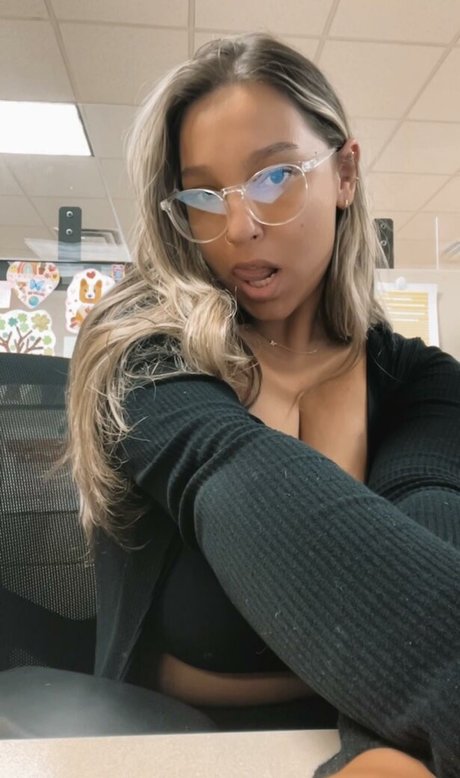 Naakte gelekte OnlyFans-foto van Mel Rose