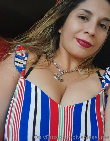 Naakte gelekte OnlyFans-foto van Givepleasuree