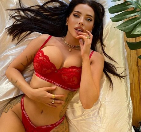 Naakte gelekte OnlyFans-foto van Raha Vakili