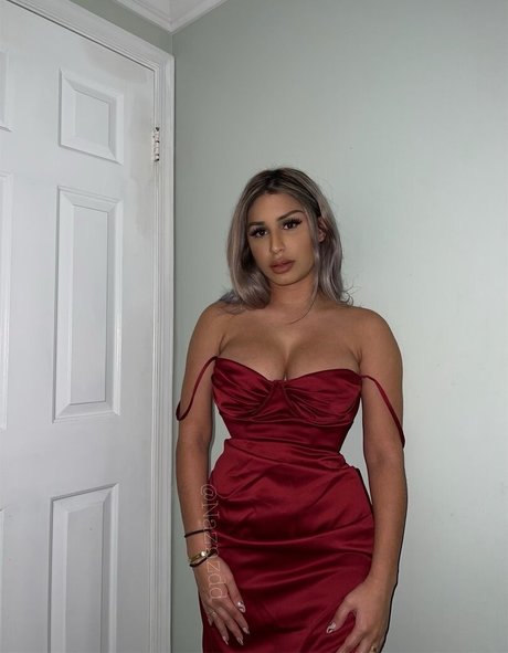 Naakte gelekte OnlyFans-foto van Naznzdd