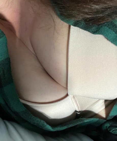 Naakte gelekte OnlyFans-foto van Leah