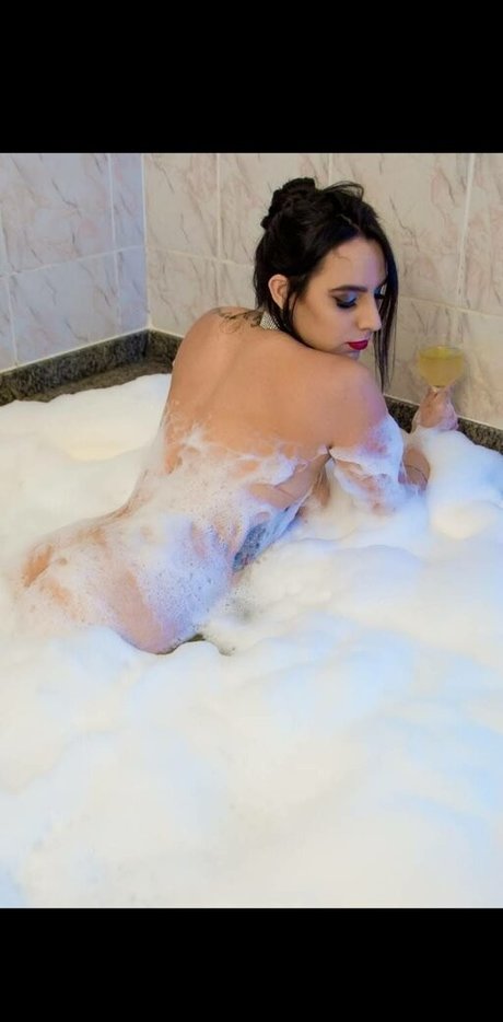 Naakte gelekte OnlyFans-foto van Karen Pimentinha