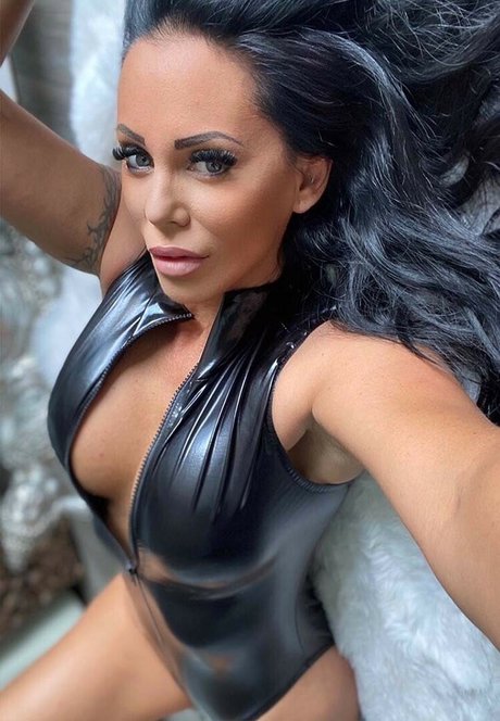 Naakte gelekte OnlyFans-foto van Onlyheni