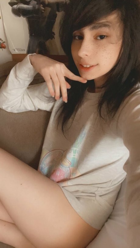 Naakte gelekte OnlyFans-foto van Shiruwu