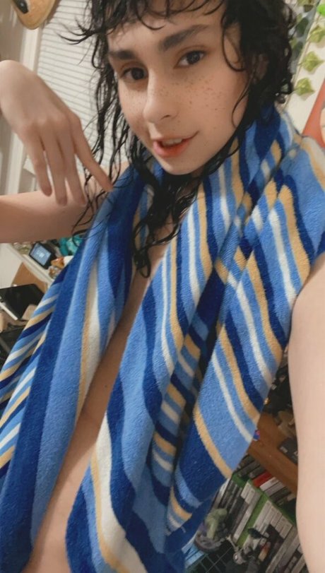 Naakte gelekte OnlyFans-foto van Shiruwu