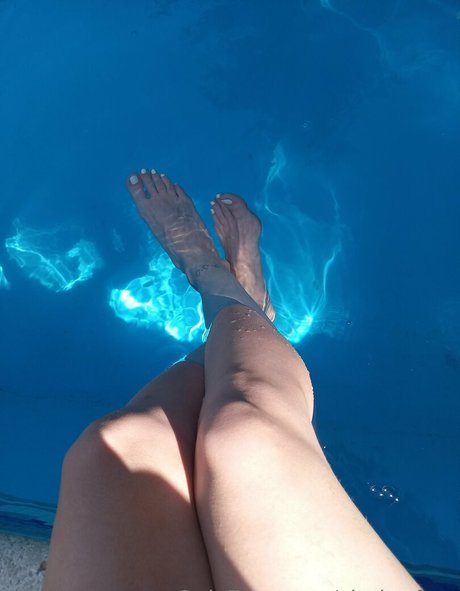 Naakte gelekte OnlyFans-foto van Claritafeet