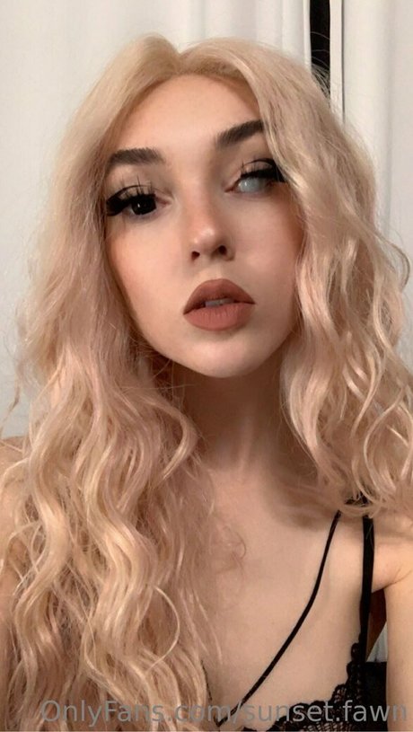 Naakte gelekte OnlyFans-foto van Sunsetfawn