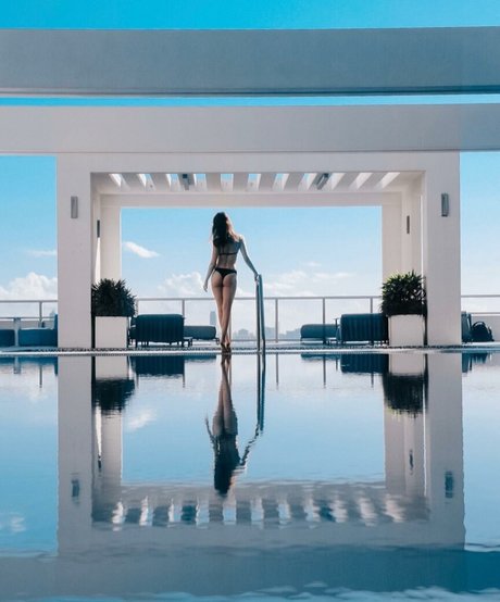 Naakte gelekte OnlyFans-foto van Amy Dangerfield