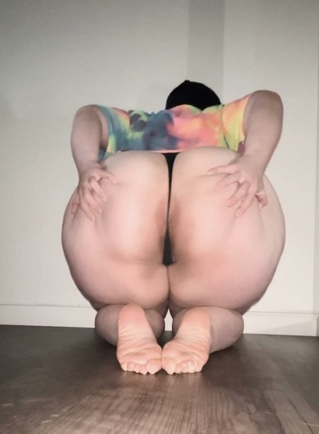 Naakte gelekte OnlyFans-foto van Riley Rogue