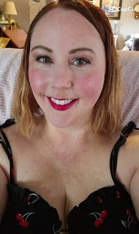 Naakte gelekte OnlyFans-foto van Ave Stone