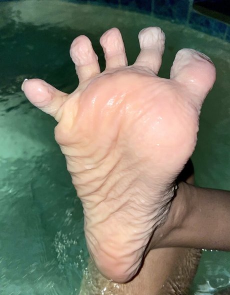 Naakte gelekte OnlyFans-foto van Subspacebar