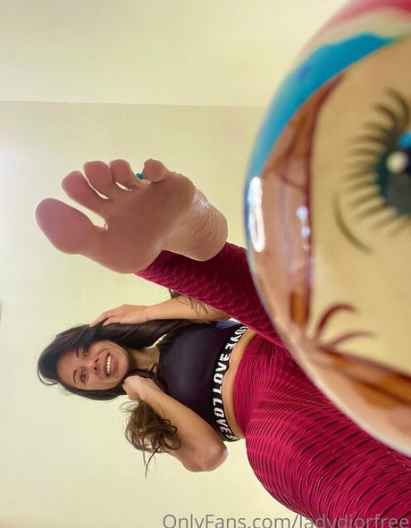 Naakte gelekte OnlyFans-foto van Ladydiorfree